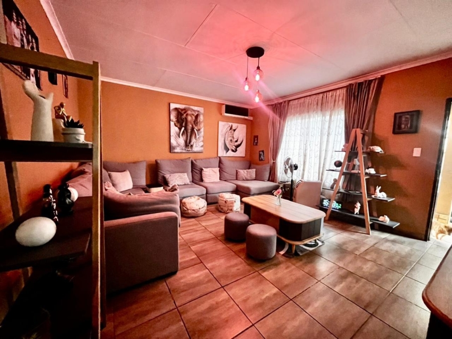 5 Bedroom Property for Sale in Waterval East North West